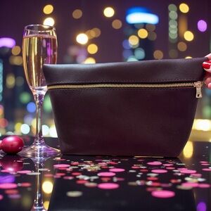 🦄 Portland Leather Extra Large Classic Makeup Bag in Plum!